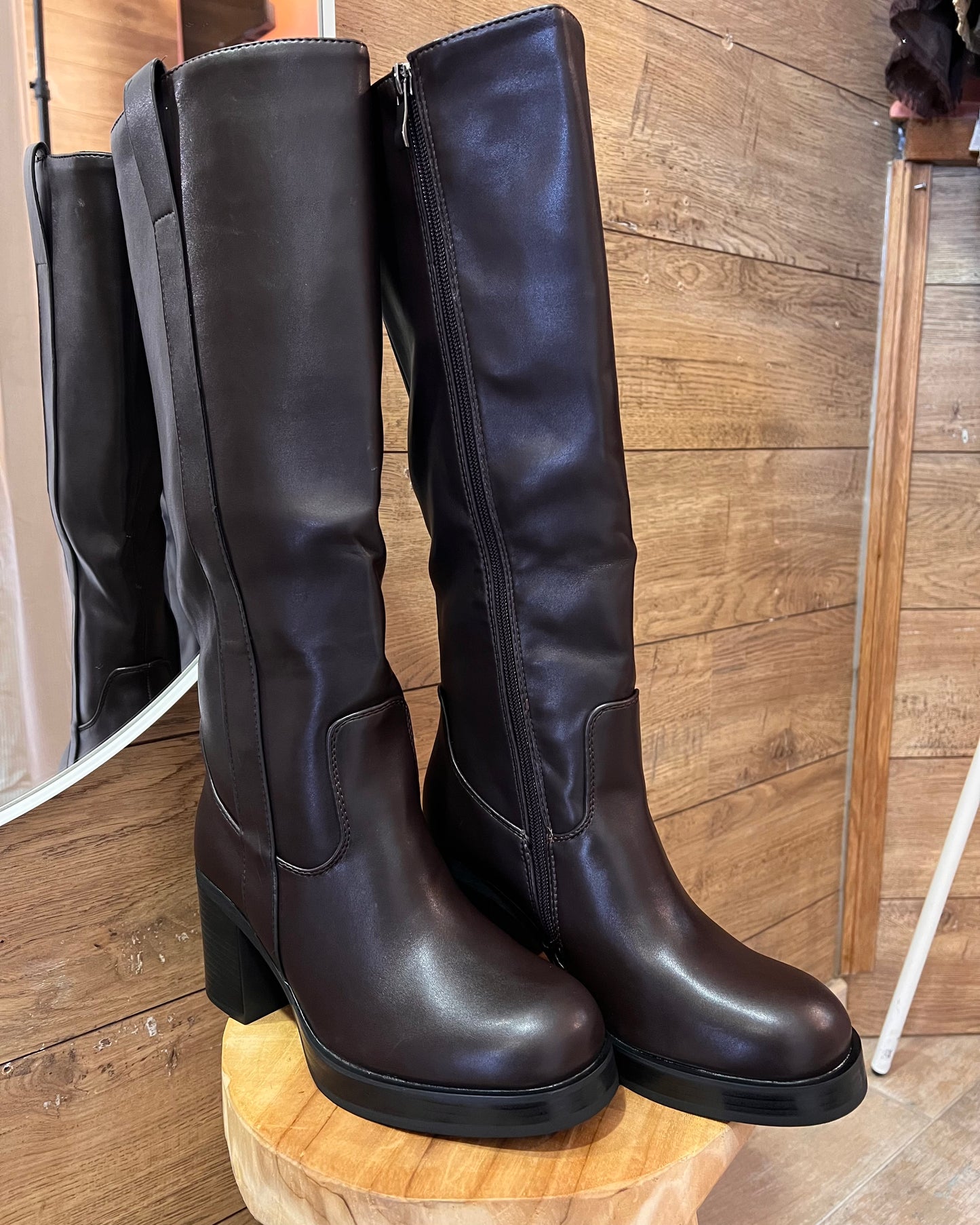 Bottes hautes chocolat à talon | La Maison de Manon