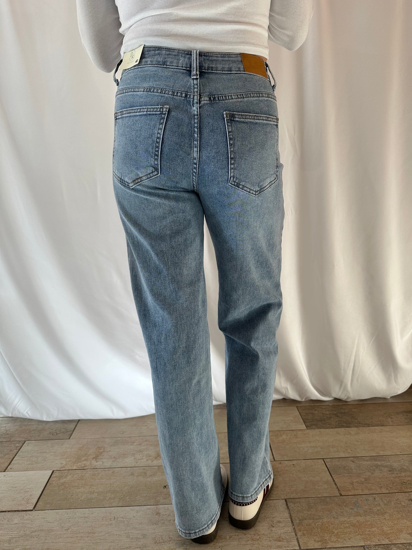 Jean bouton décalé - La maison de Manon