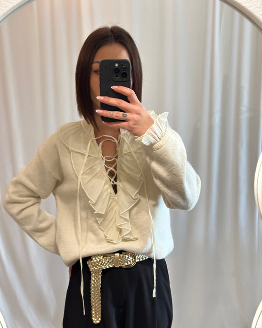 Pull crème col volanté avec laçage – Chic & féminin - La Maison de Manon