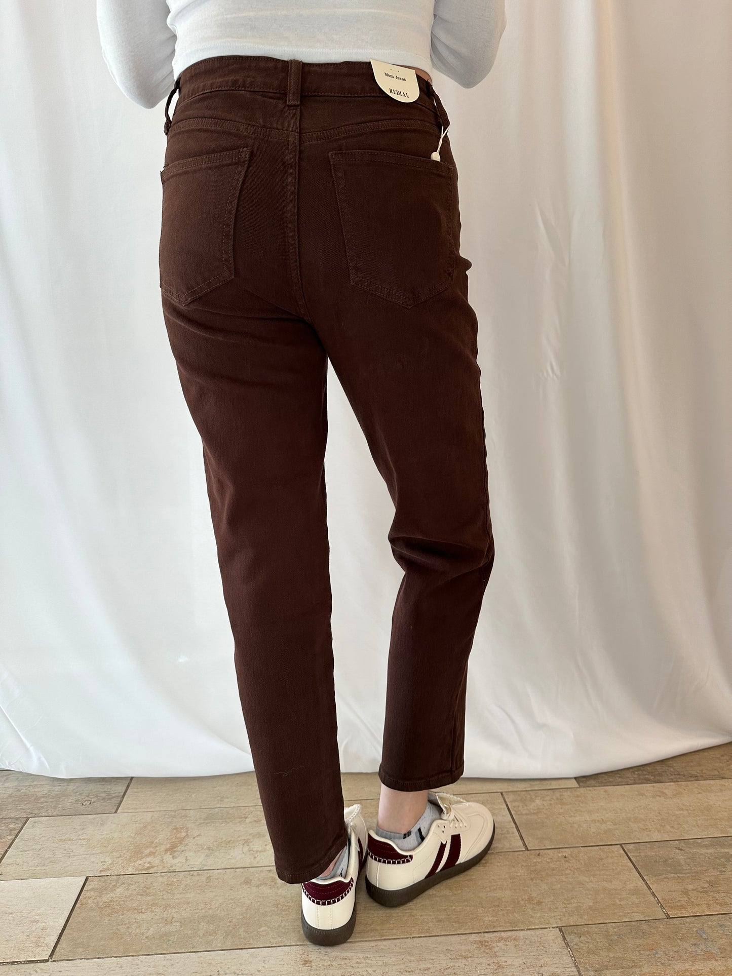 Pantalon Mom chocolat - La Maison de Manon