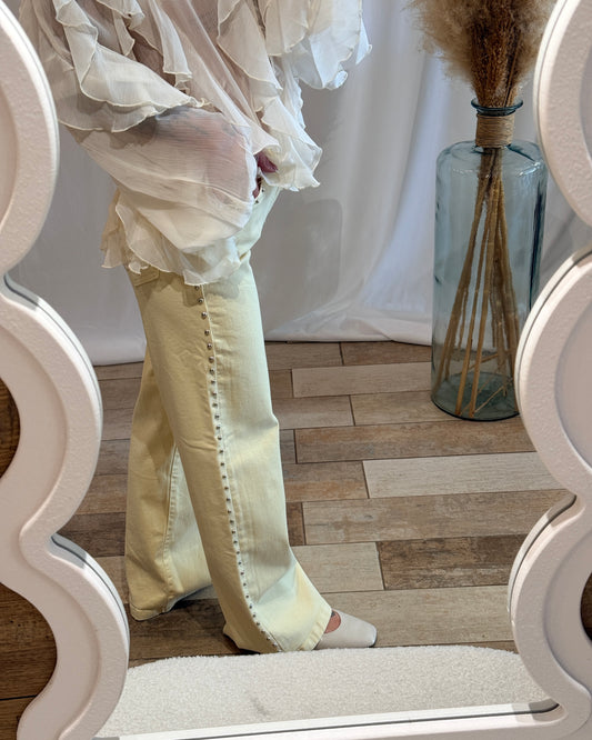 Jean flare jaune à clous – La maison de Manon