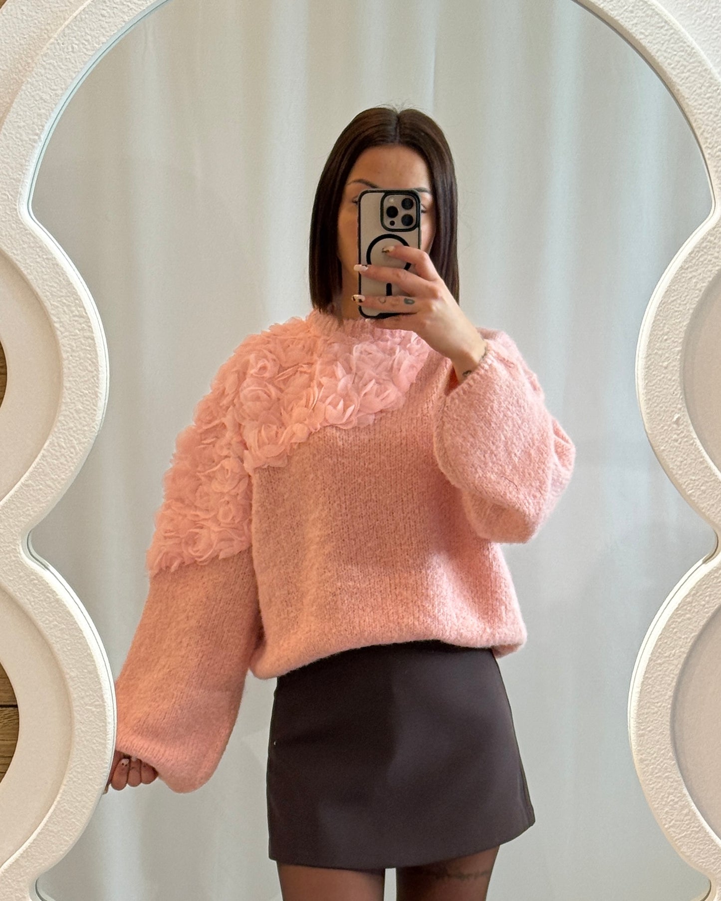 Pull rose à fleurs en relief - La Maison de Manon