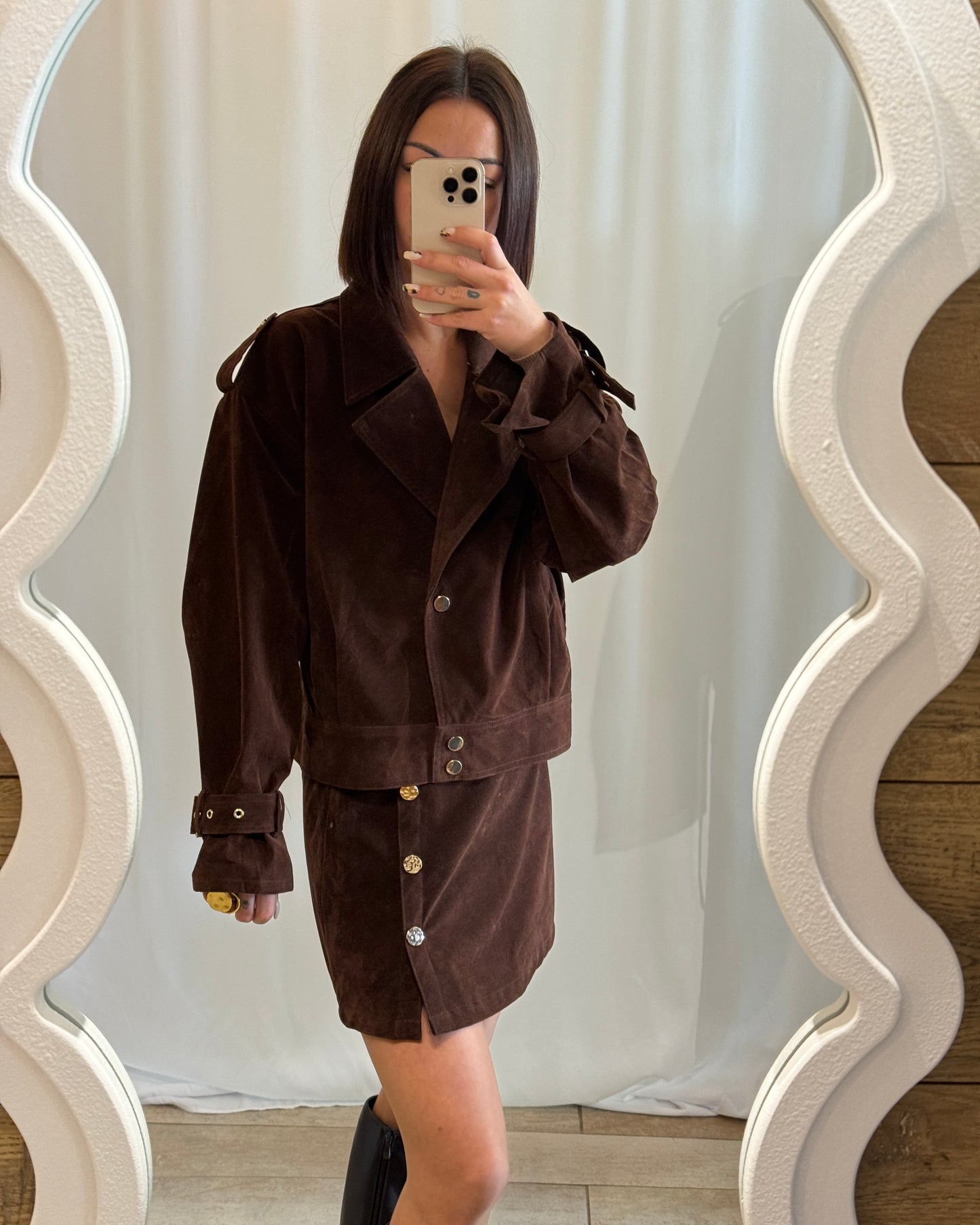 Veste en suédine marron chocolat – La Maison de Manon