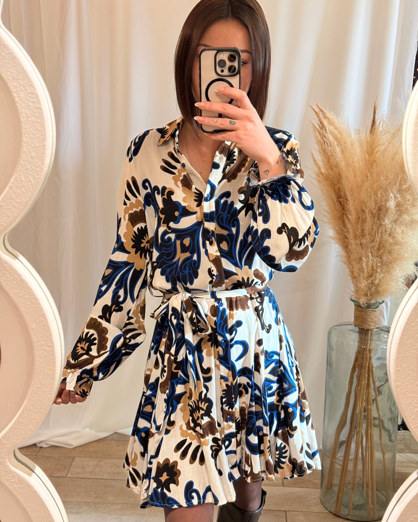 Zoom robe courte imprimée bleu camel, tissu fluide, taille nouée – La Maison de Manon