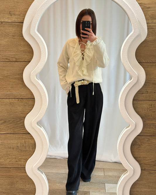 Pull crème col volanté avec laçage – Chic & féminin - La Maison de Manon