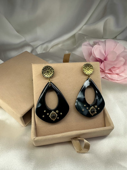 Boucles d’oreilles noires et dorées chic - La maison de Manon