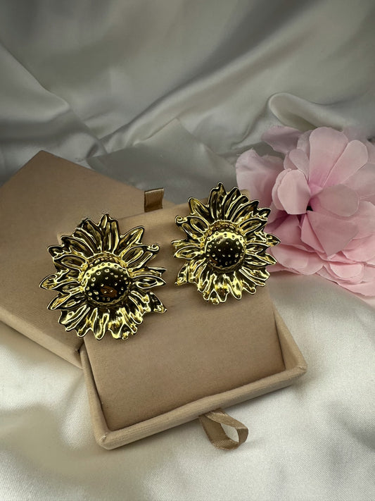 Boucles d’oreilles fleur dorée, Bijou audacieux - La Maison de Manon