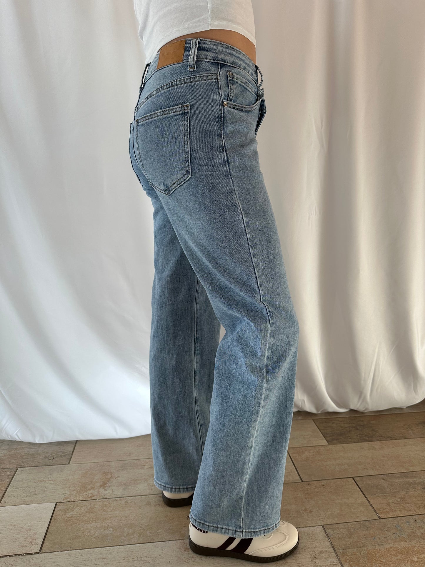 Jean bouton décalé - La maison de Manon