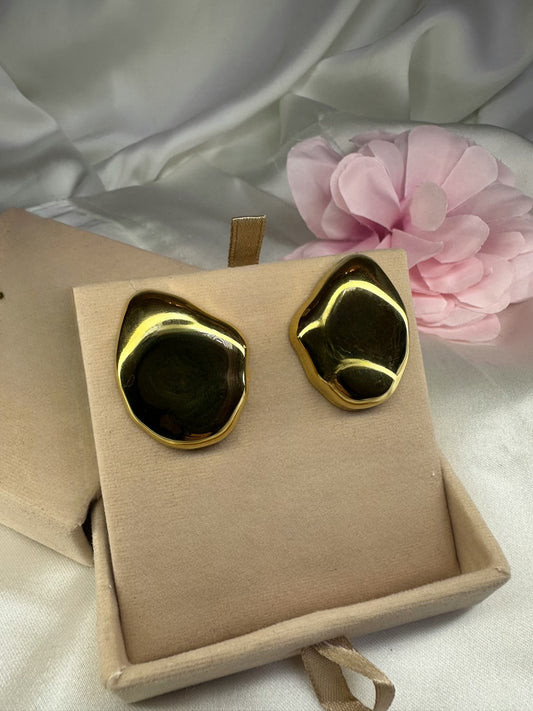 Boucles d’oreilles dorées effet martelé, bijou moderne - La Maison de Manon