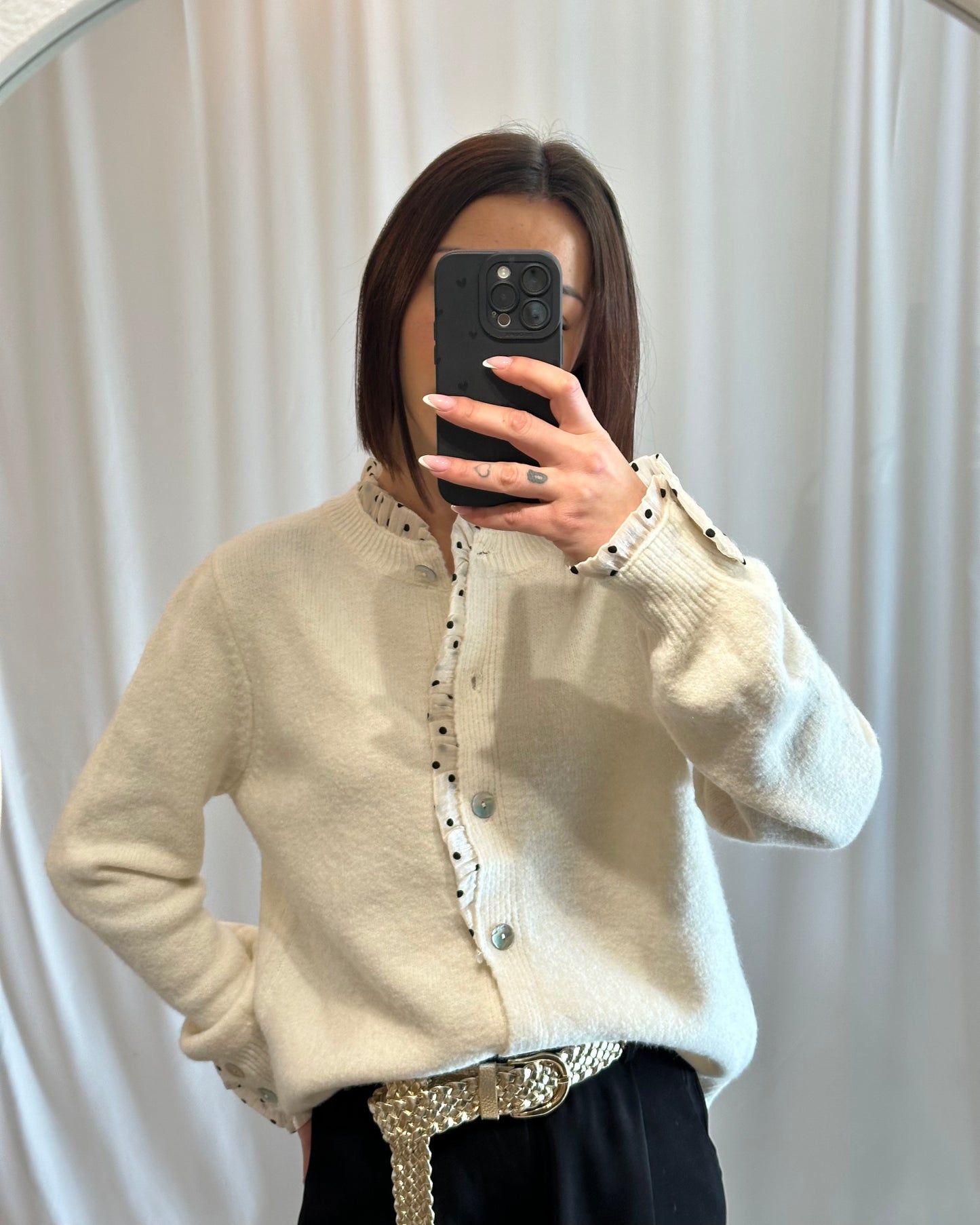 Gilet crème détails plumetis – Chic & féminin - La Maison de Manon