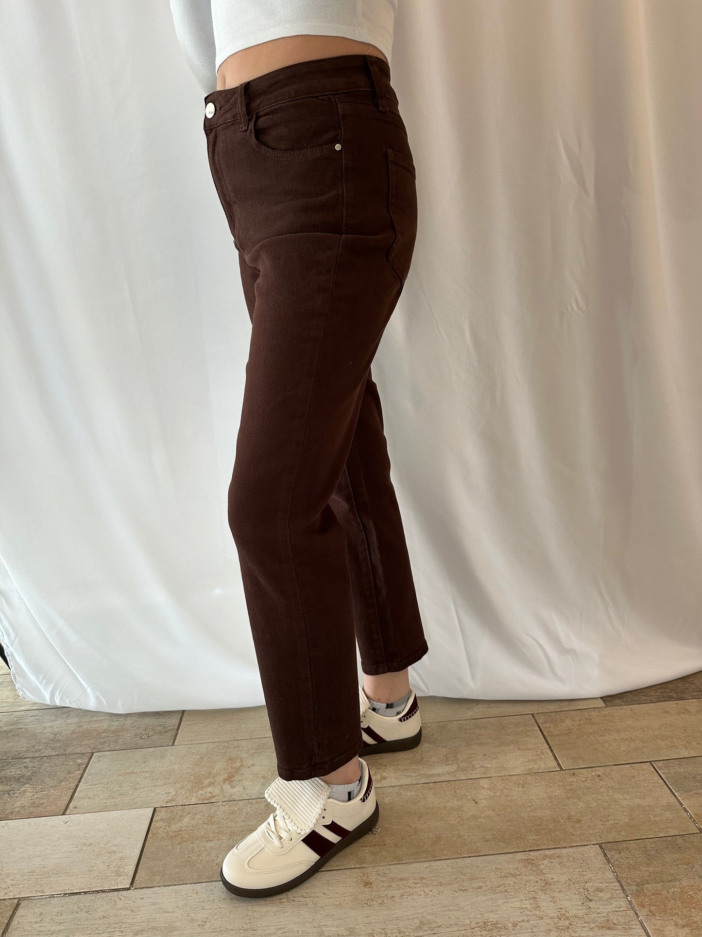 Pantalon Mom chocolat - La Maison de Manon