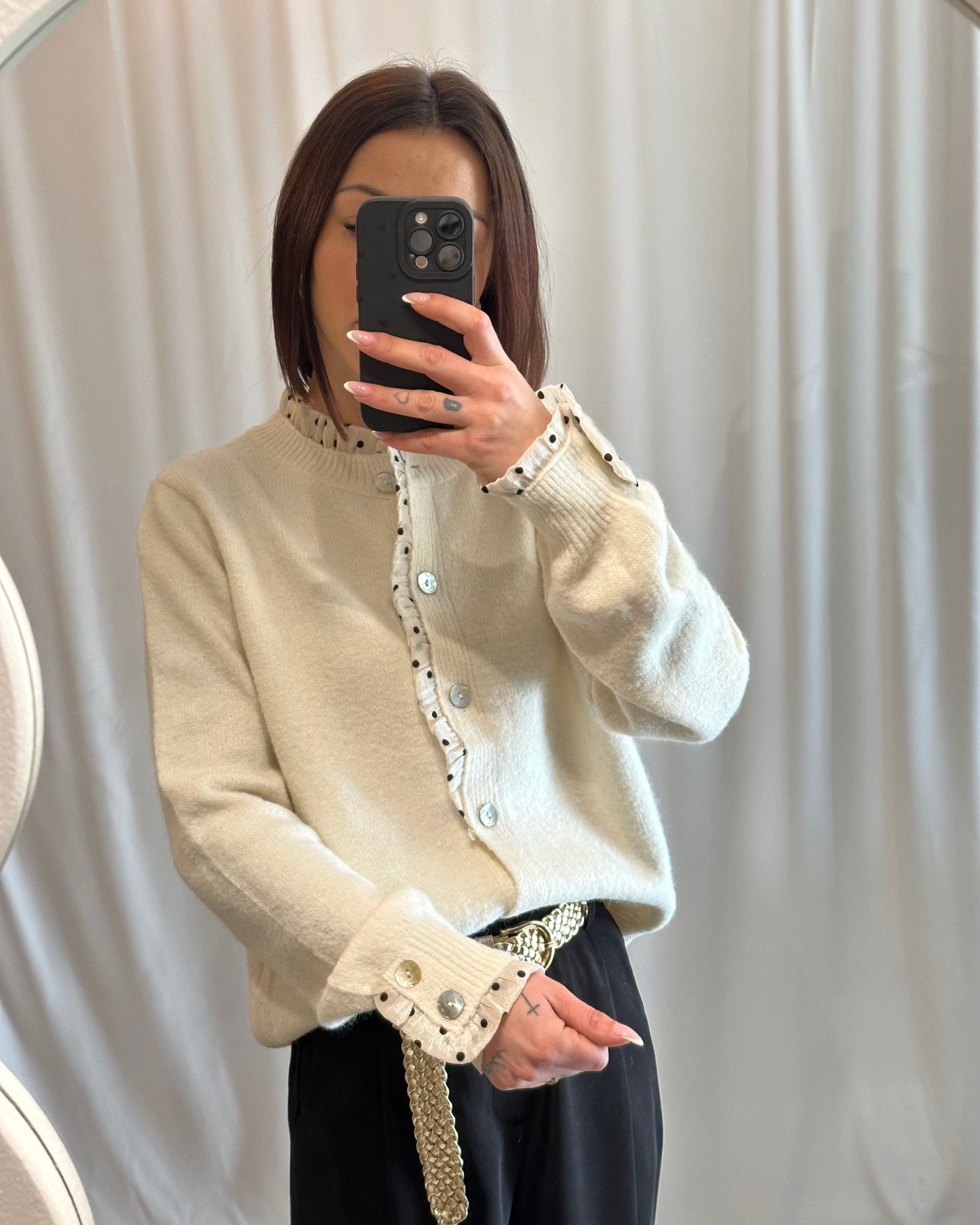 Gilet crème détails plumetis – Chic & féminin - La Maison de Manon