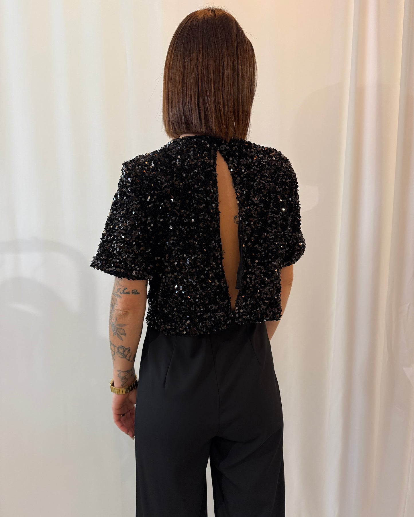 Combinaison noir à sequins dos ouvert - La Maison de Manon