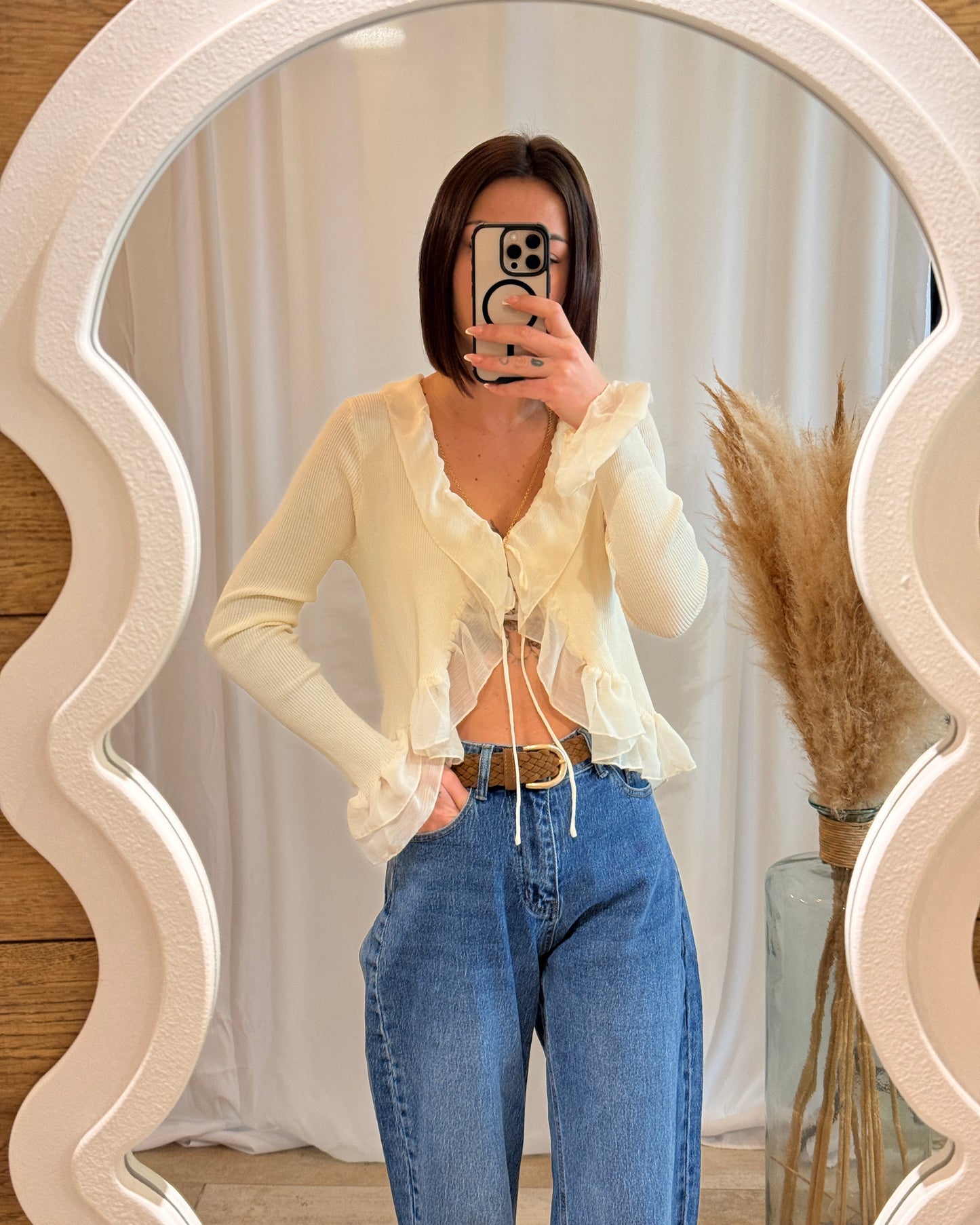 Gilet à volants écru, coupe ajustée, manches longues – La Maison de Manon