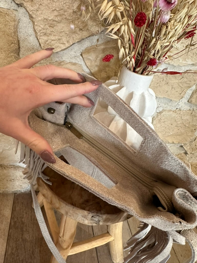 Intérieur du sac cuir beige avec poche zippée