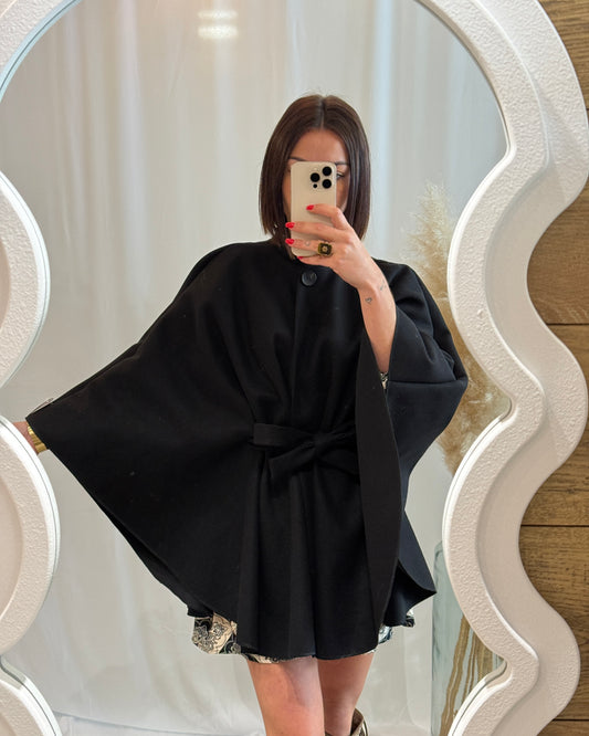 Manteau cape noir femme avec ceinture – La Maison de Manon