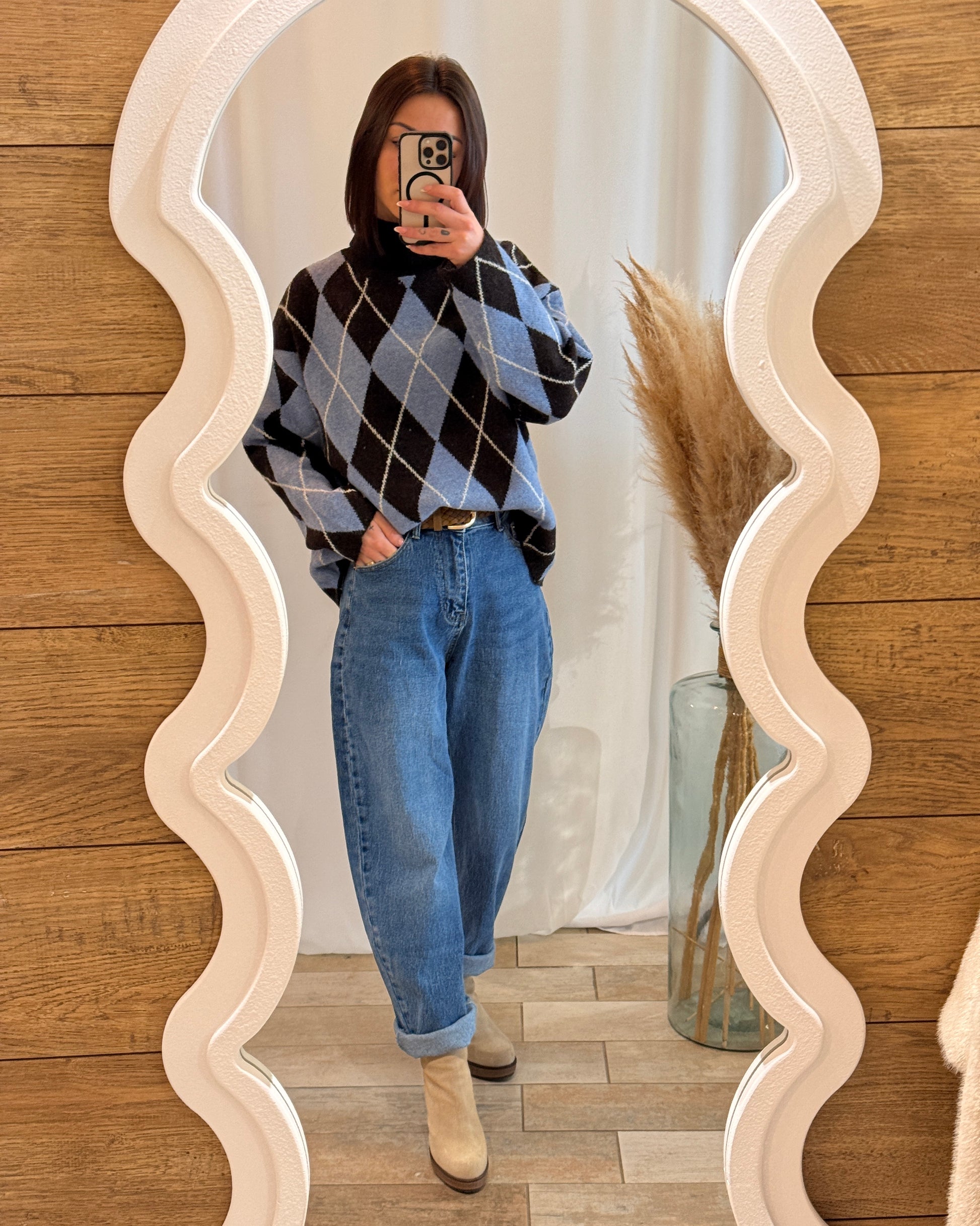 Pull jacquard bleu et noir à losanges, coupe oversize – La Maison de Manon