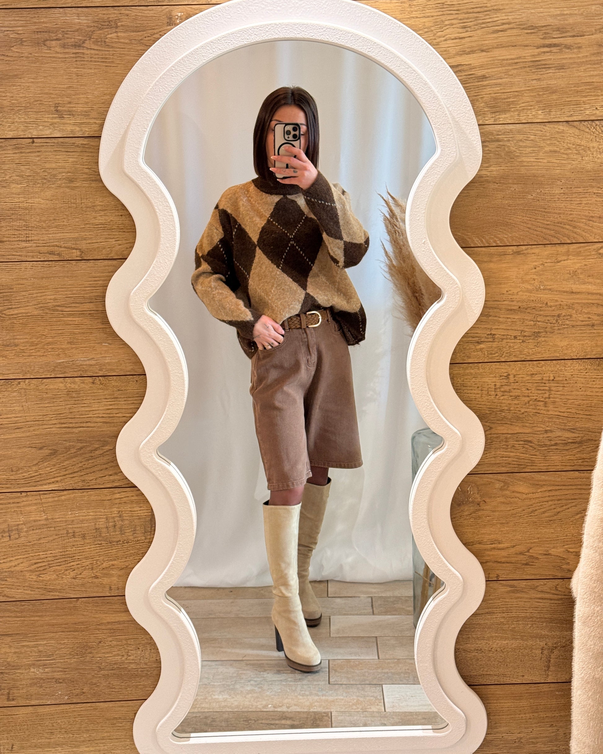 Pull jacquard chocolat et beige, motifs losanges, coupe oversize – La Maison de Manon