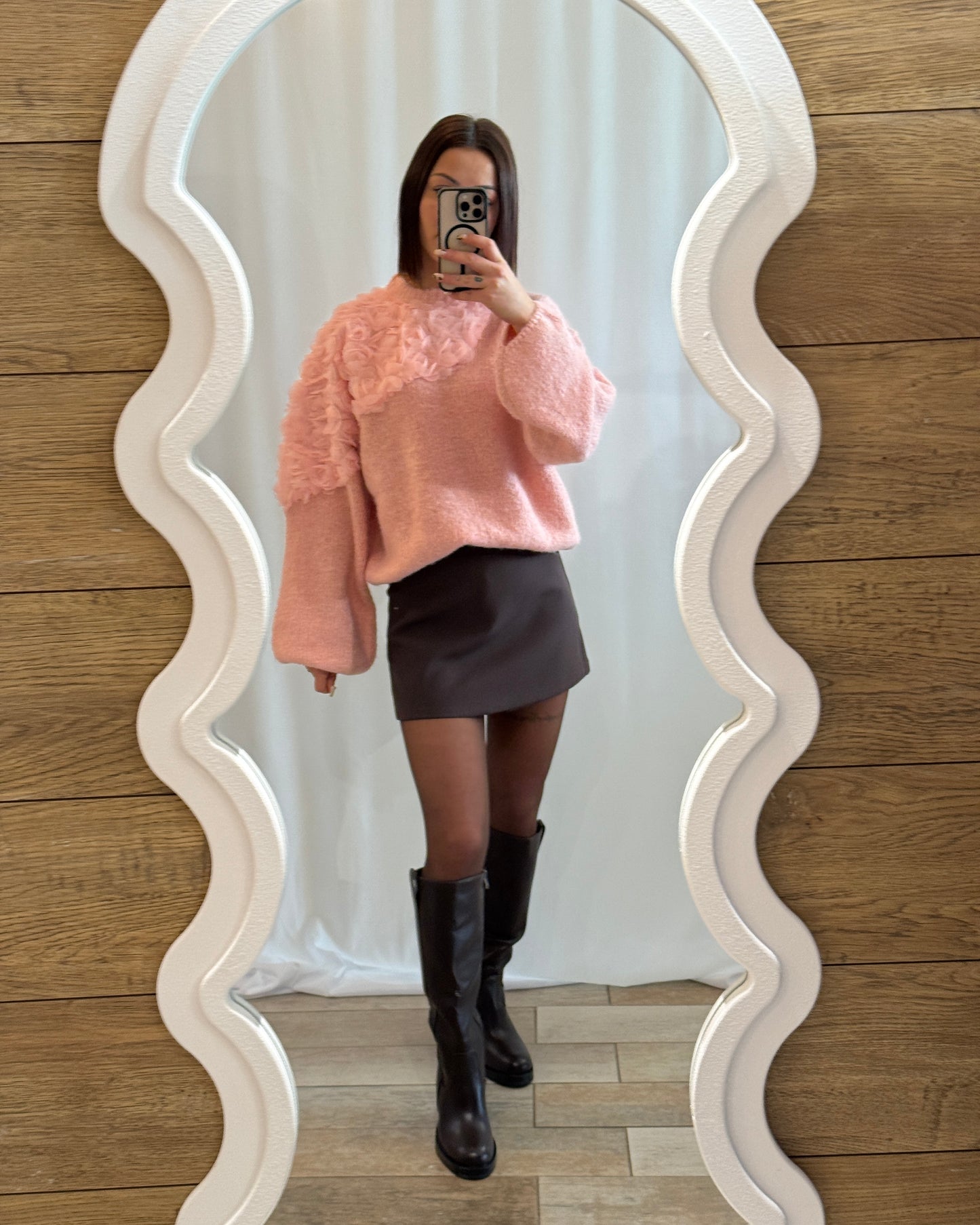 Pull rose à fleurs en relief - La Maison de Manon