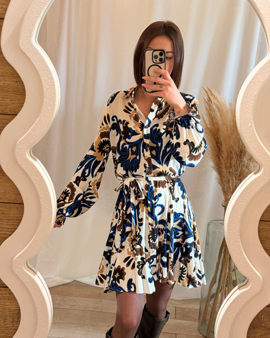 Robe fluide bleue et camel avec ceinture, coupe évasée – Nouvelle collection La Maison de Manon