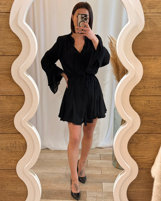 Robe noire courte à pois, manches longues et coupe fluide – La Maison de Manon