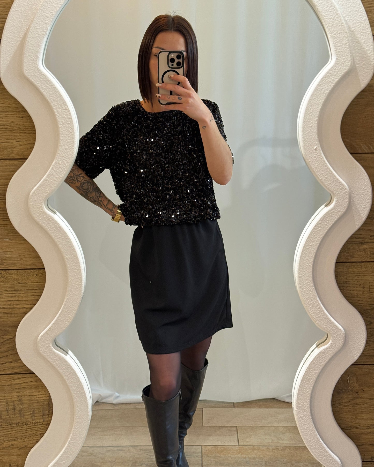 Robe noire sequins dos ouvert - La Maison de Manon