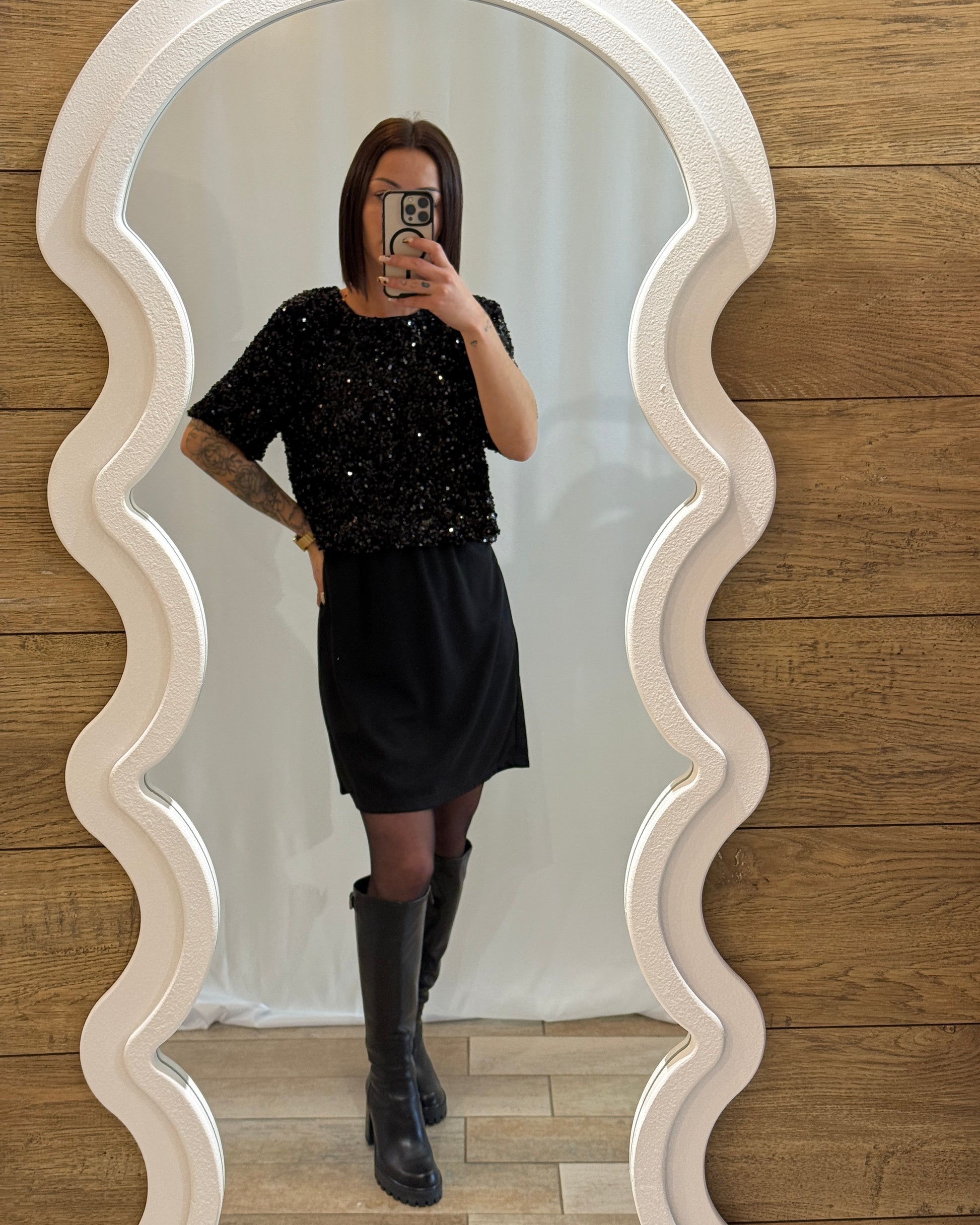 Robe noire sequins dos ouvert - La Maison de Manon
