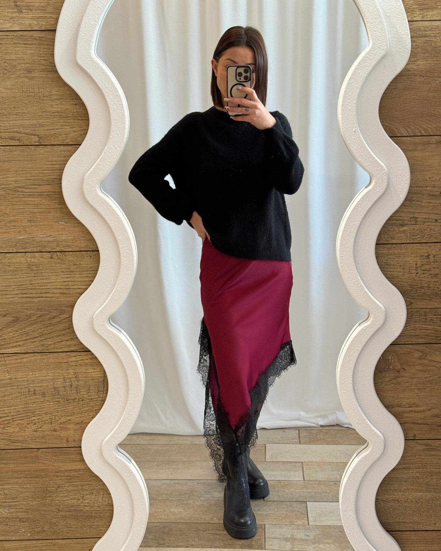 Robe nuisette satin bordeaux dentelle noire - La Maison de Manon