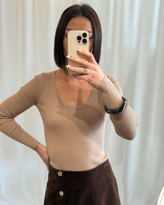 Sous-pull côtelé taupe – La Maison de Manon