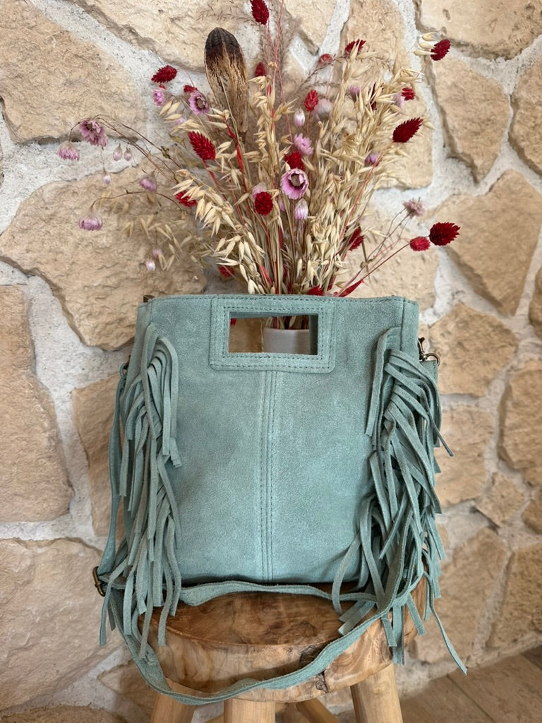 Vue de face sac cuir vert sauge poignée intégrée