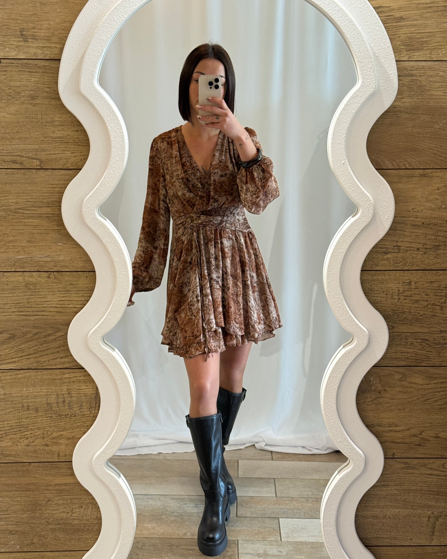 Robe fluide imprimée marron – La Maison de Manon