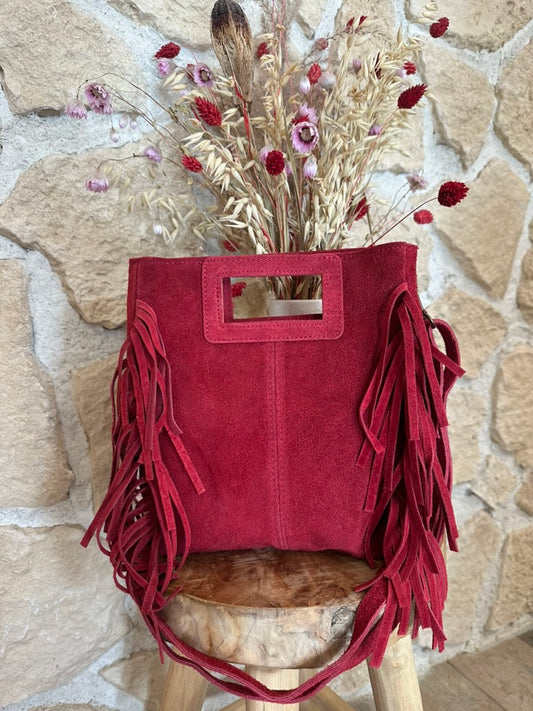 Petit sac frangé en cuir rouge bordeaux avec bandoulière