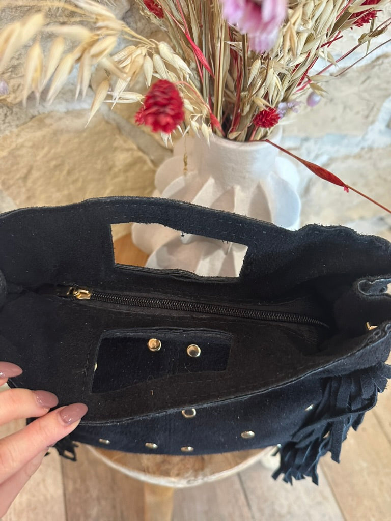 Intérieur du sac à main noir avec fermeture zippée